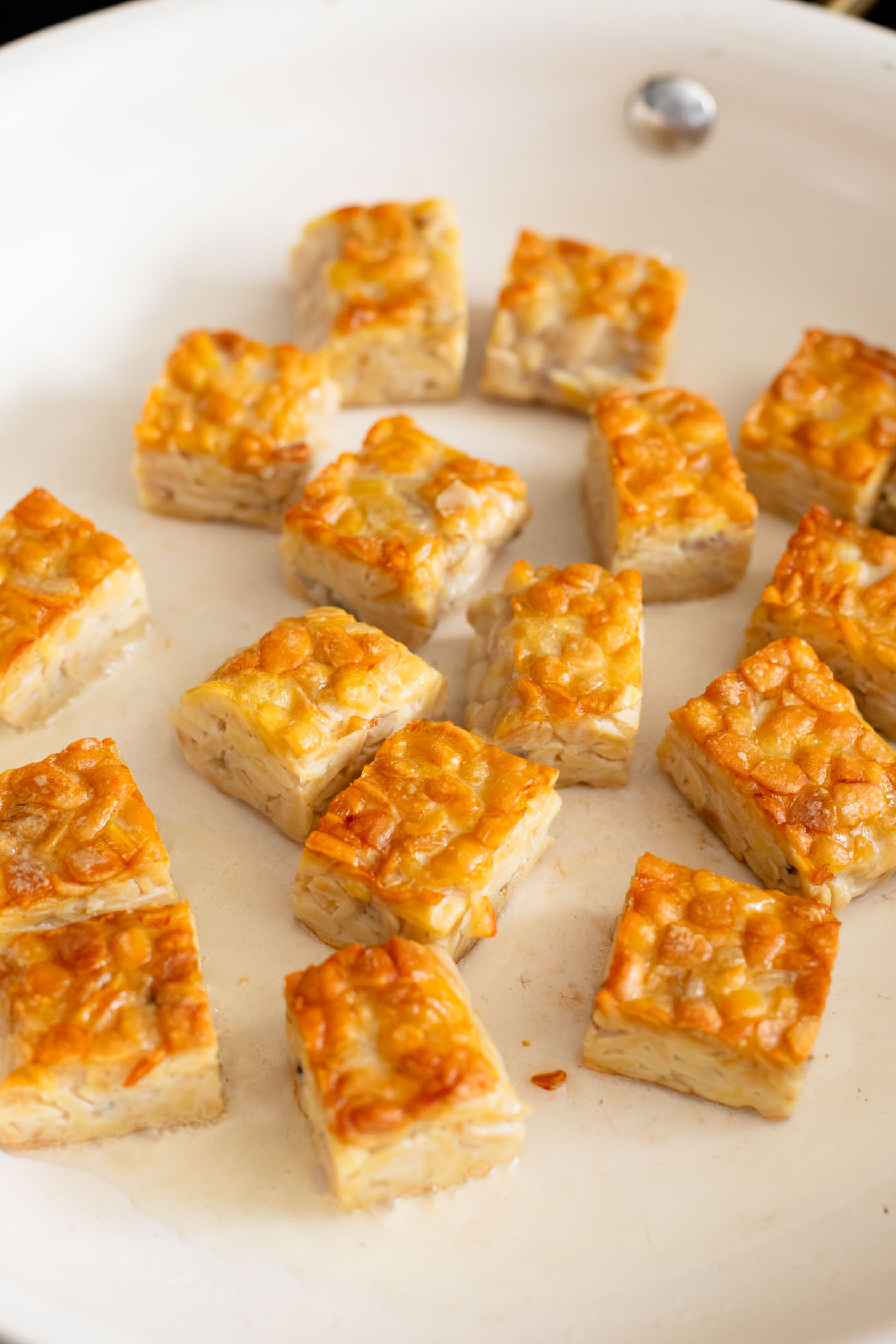 These Hoisin Tempeh Peanut Noodle Bowls are the perfect quick dinner! Crispy tempeh, rice noodles, veggies and the BEST peanut sauce | ThisSavoryVegan.com