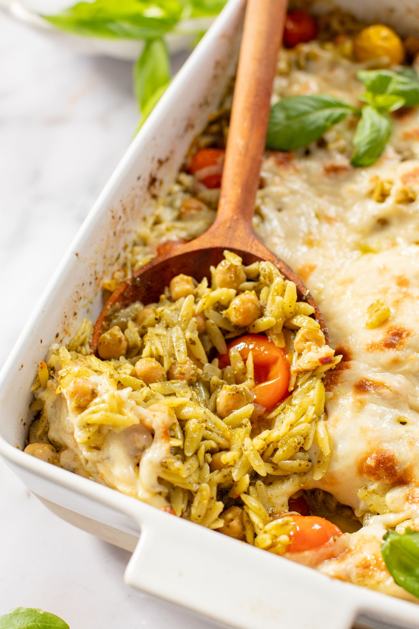 This Pesto Orzo Chickpea Bake is the perfect one pot vegan casserole! Ready in 40 minutes and so delicious | ThisSavoryVegan.com