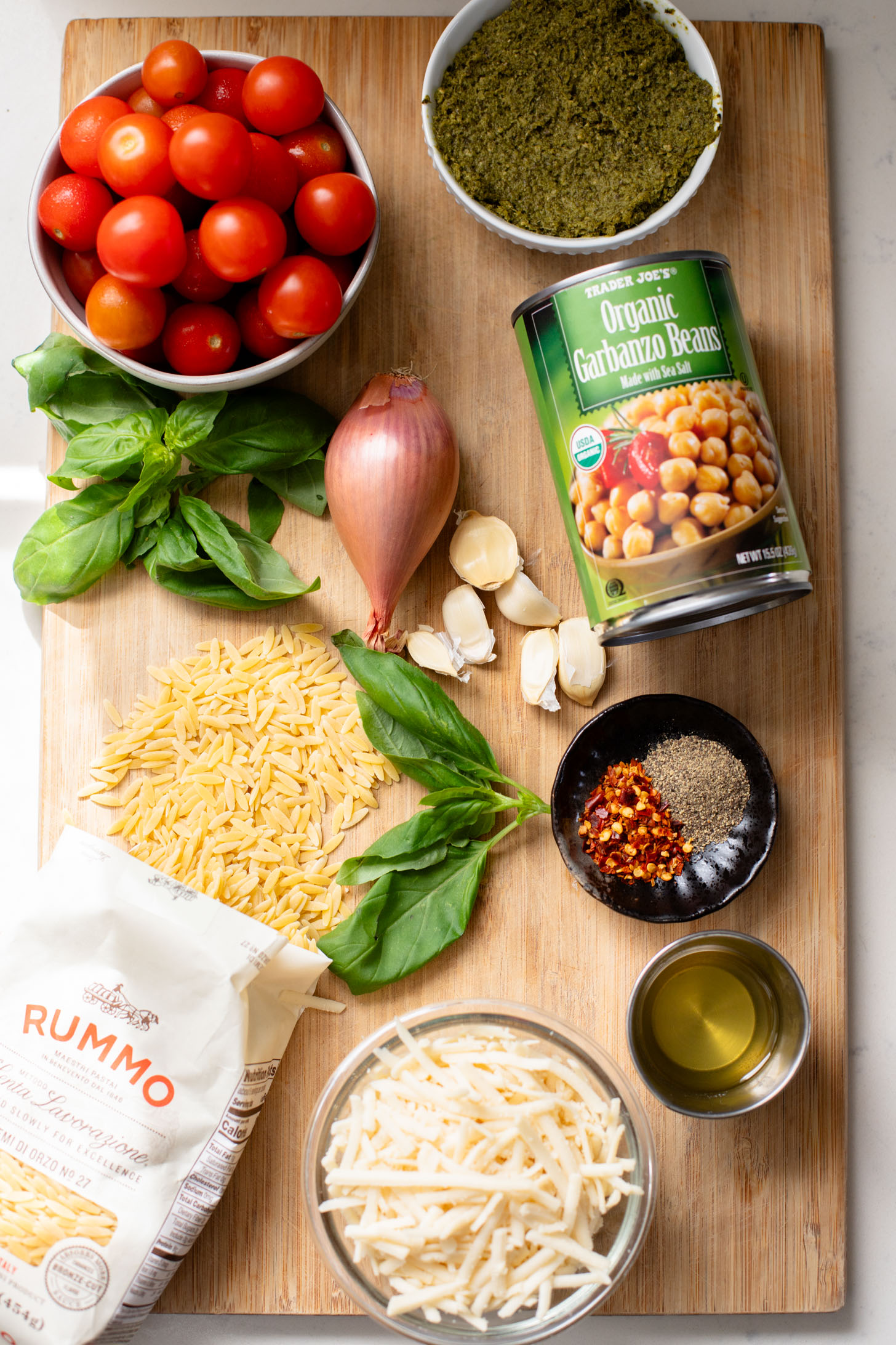 This Pesto Orzo Chickpea Bake is the perfect one pot vegan casserole! Ready in 40 minutes and so delicious | ThisSavoryVegan.com