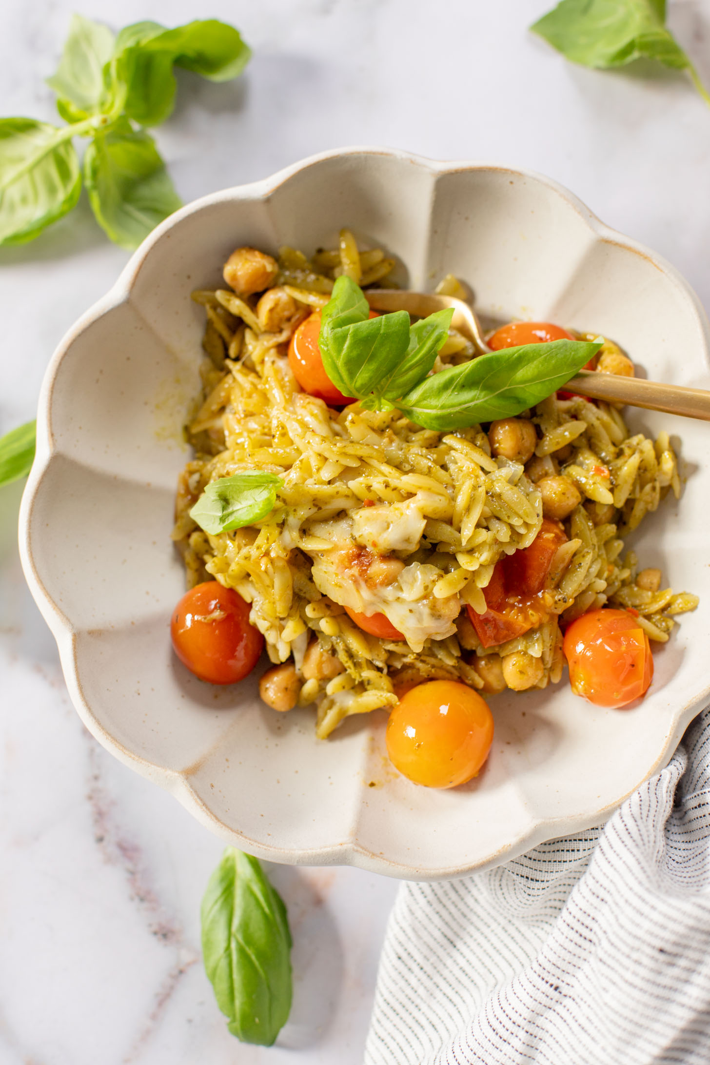 This Pesto Orzo Chickpea Bake is the perfect one pot vegan casserole! Ready in 40 minutes and so delicious | ThisSavoryVegan.com