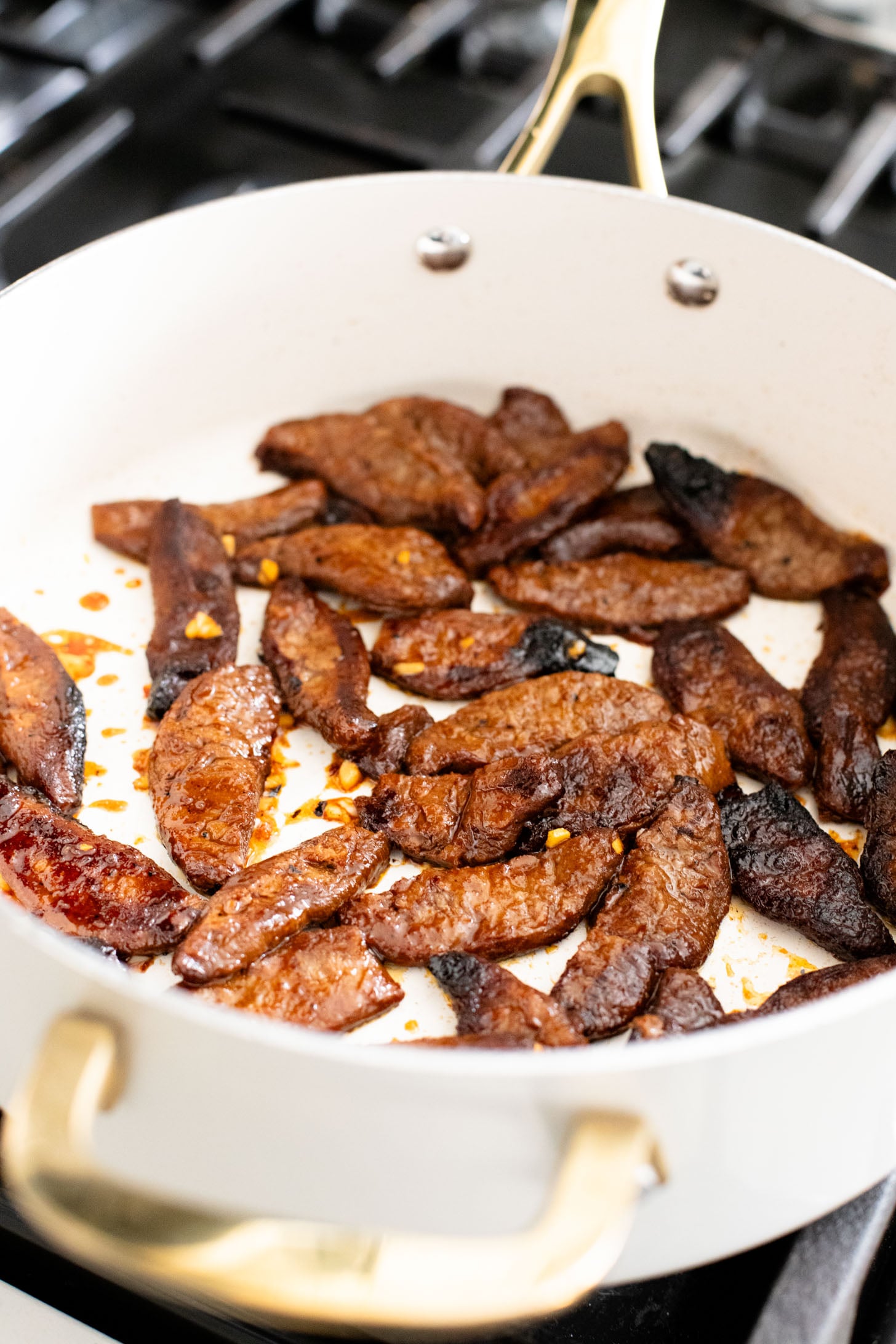 This Trader Joe's Vegan Bulgogi Stir-Fry is a one-pot dinner that comes together in just 30 minutes. Perfect for a weeknight | ThisSavoryVegan.com