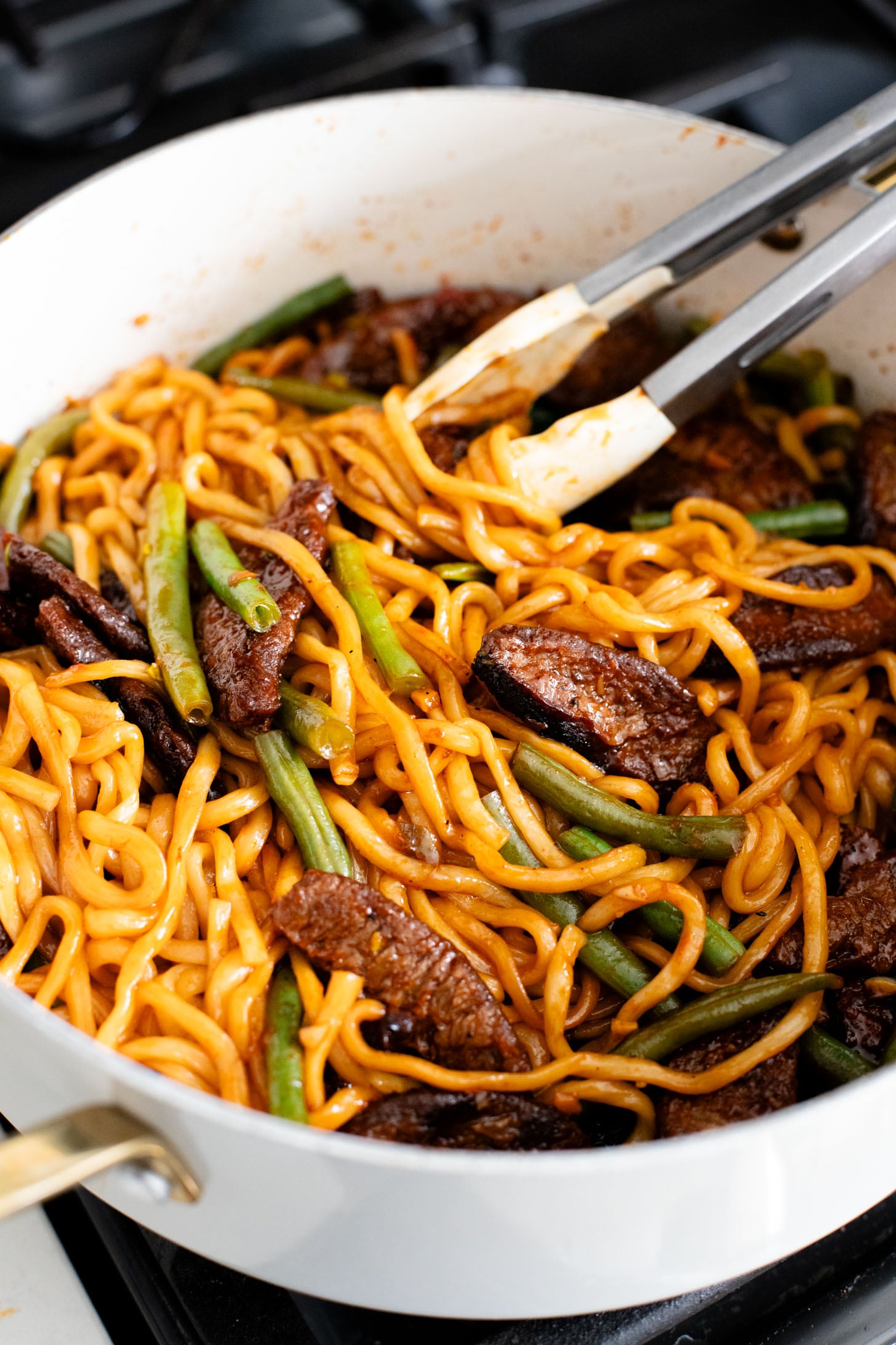 This Trader Joe's Vegan Bulgogi Stir-Fry is a one-pot dinner that comes together in just 30 minutes. Perfect for a weeknight | ThisSavoryVegan.com