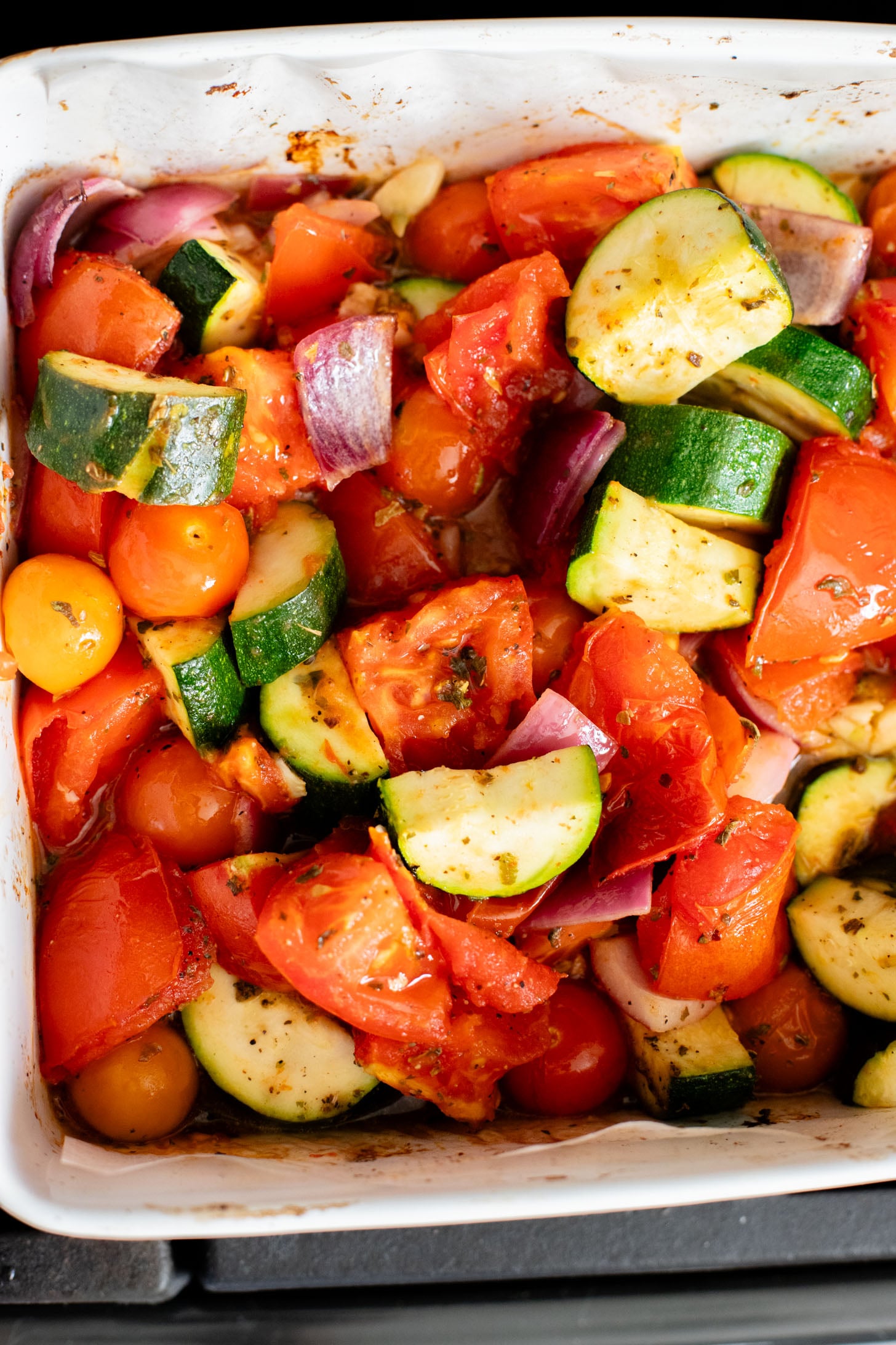 This Roasted Vegetable Marinara is the perfect recipe to sneak in some extra veggies to your dinner - baby-friendly and so good | ThisSavoryVegan.com