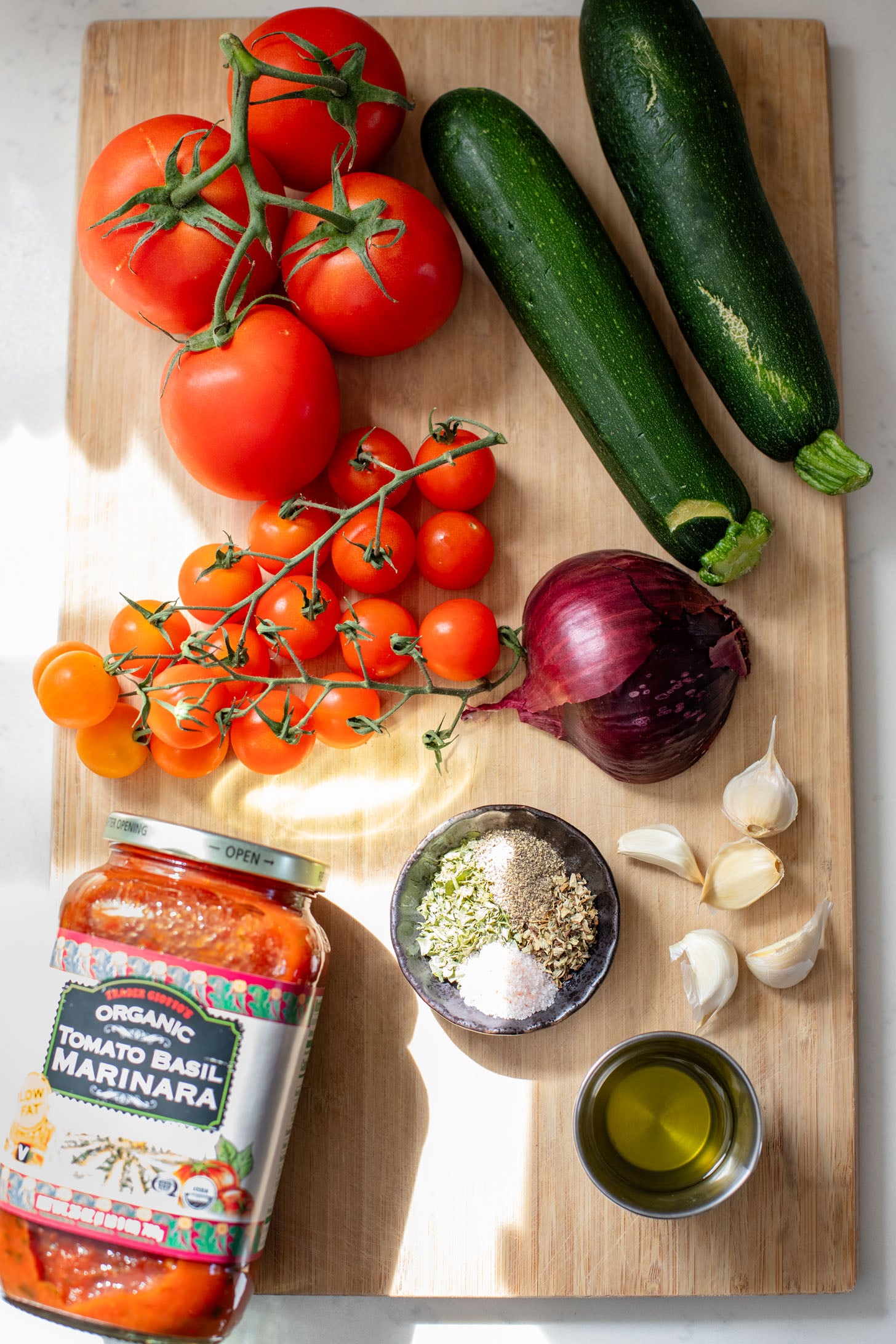 This Roasted Vegetable Marinara is the perfect recipe to sneak in some extra veggies to your dinner - baby-friendly and so good | ThisSavoryVegan.com