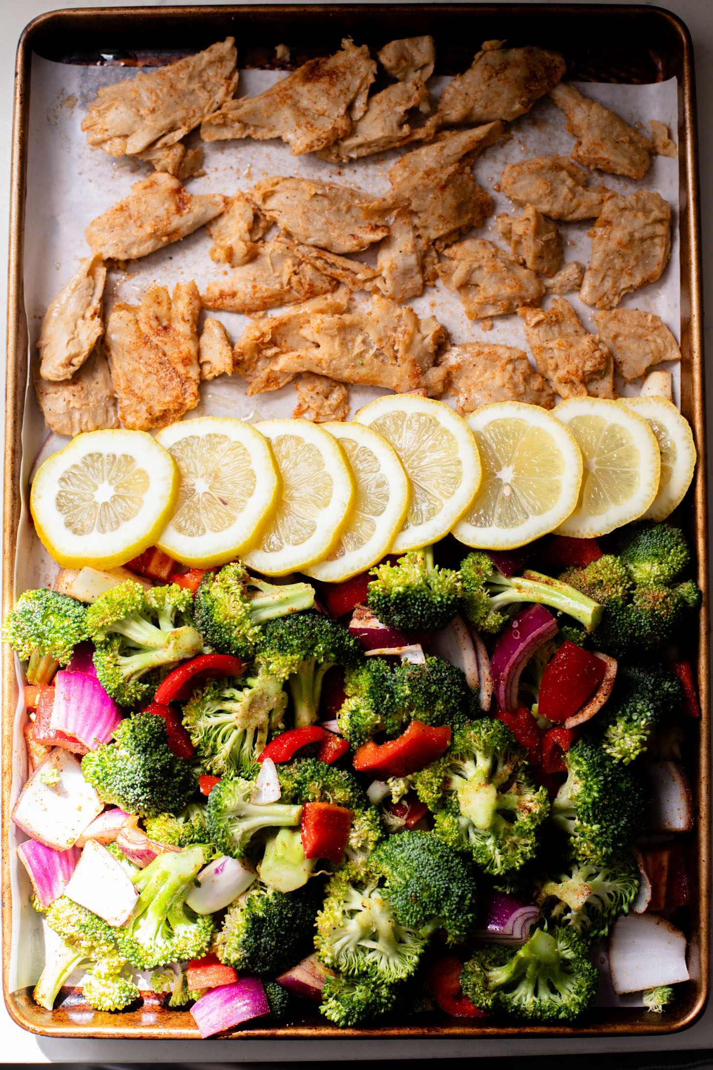This Sheet Pan Vegan Chicken & Veggies is the perfect low-carb weeknight dinner! Ready in less than 30 minutes | ThisSavoryVegan.com