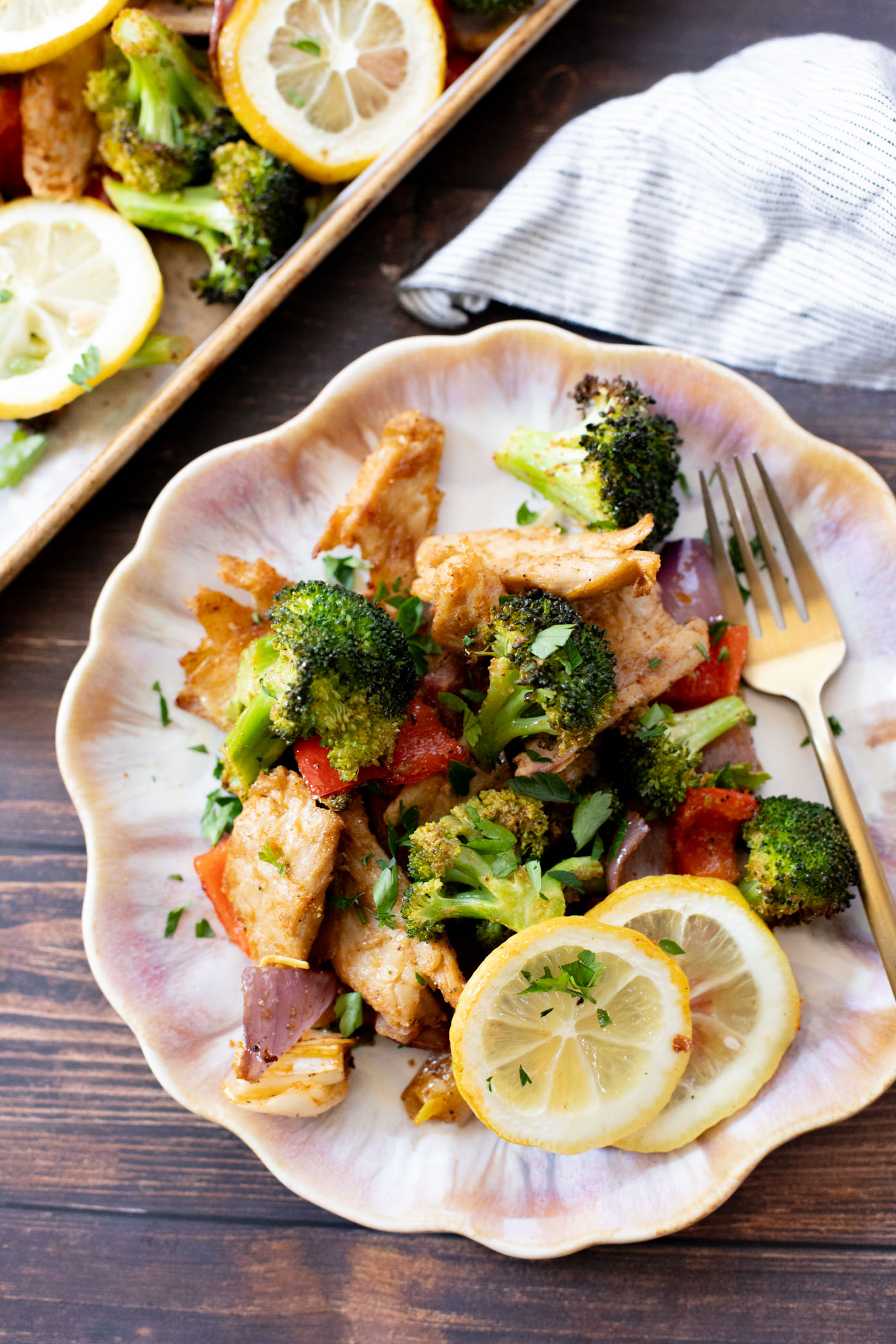 This Sheet Pan Vegan Chicken & Veggies is the perfect low-carb weeknight dinner! Ready in less than 30 minutes | ThisSavoryVegan.com