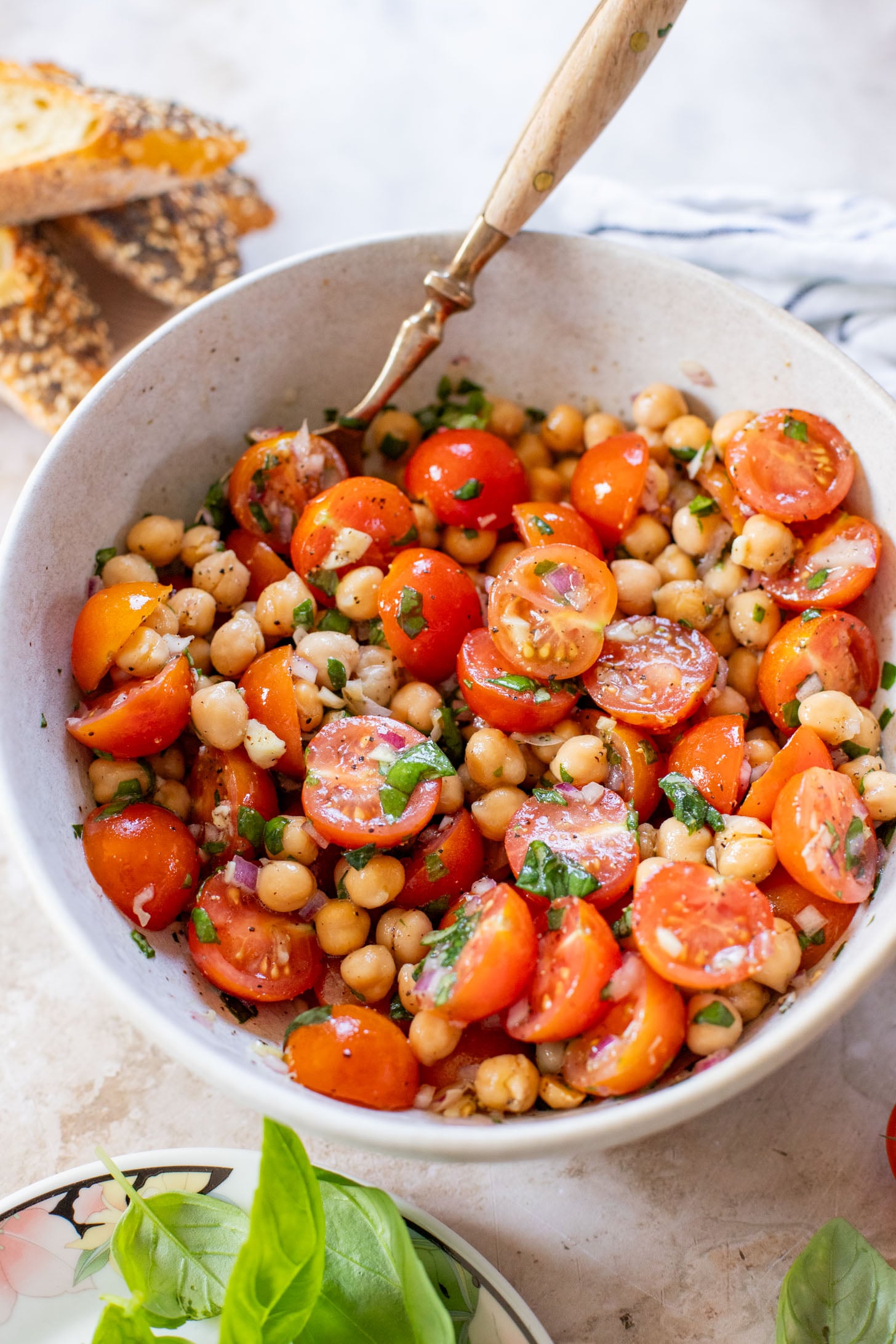 This Tomato & Chickpea Salad is a bright & fresh salad recipe that is perfect for a quick lunch! Best served with toasted bread | ThisSavoryVegan.com