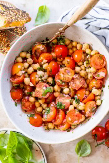 This Tomato & Chickpea Salad is a bright & fresh salad recipe that is perfect for a quick lunch! Best served with toasted bread | ThisSavoryVegan.com