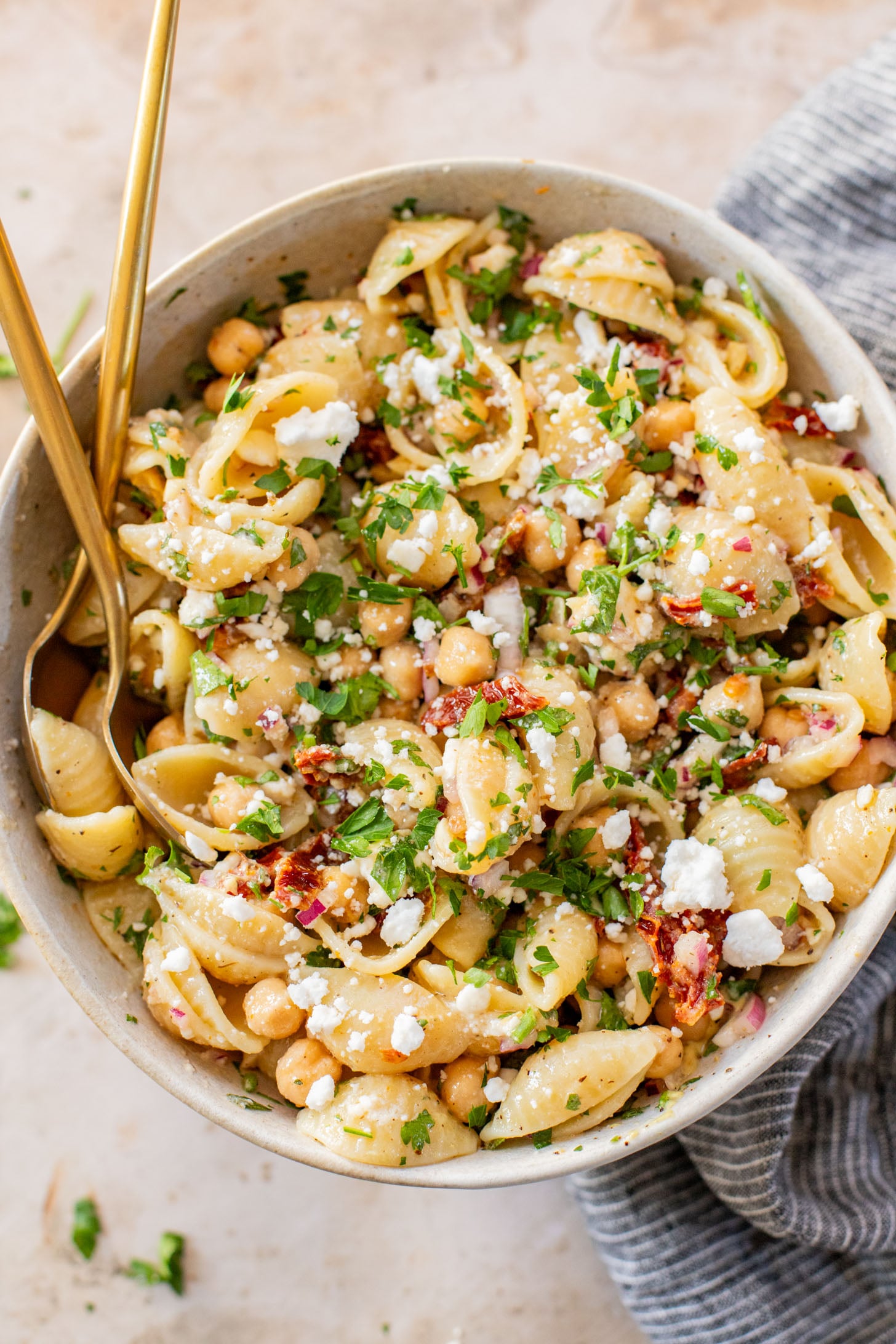 This Vegan Feta & Chickpea Pasta Salad is the perfect salad for spring. Light, bright and super yummy | ThisSavoryVegan.com