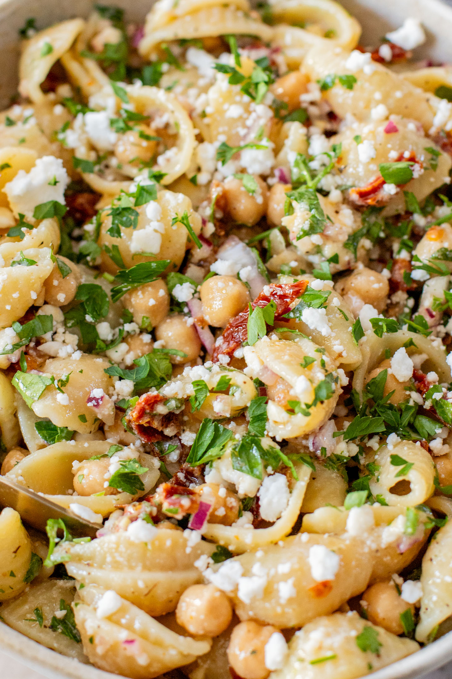 This Vegan Feta & Chickpea Pasta Salad is the perfect salad for spring. Light, bright and super yummy | ThisSavoryVegan.com