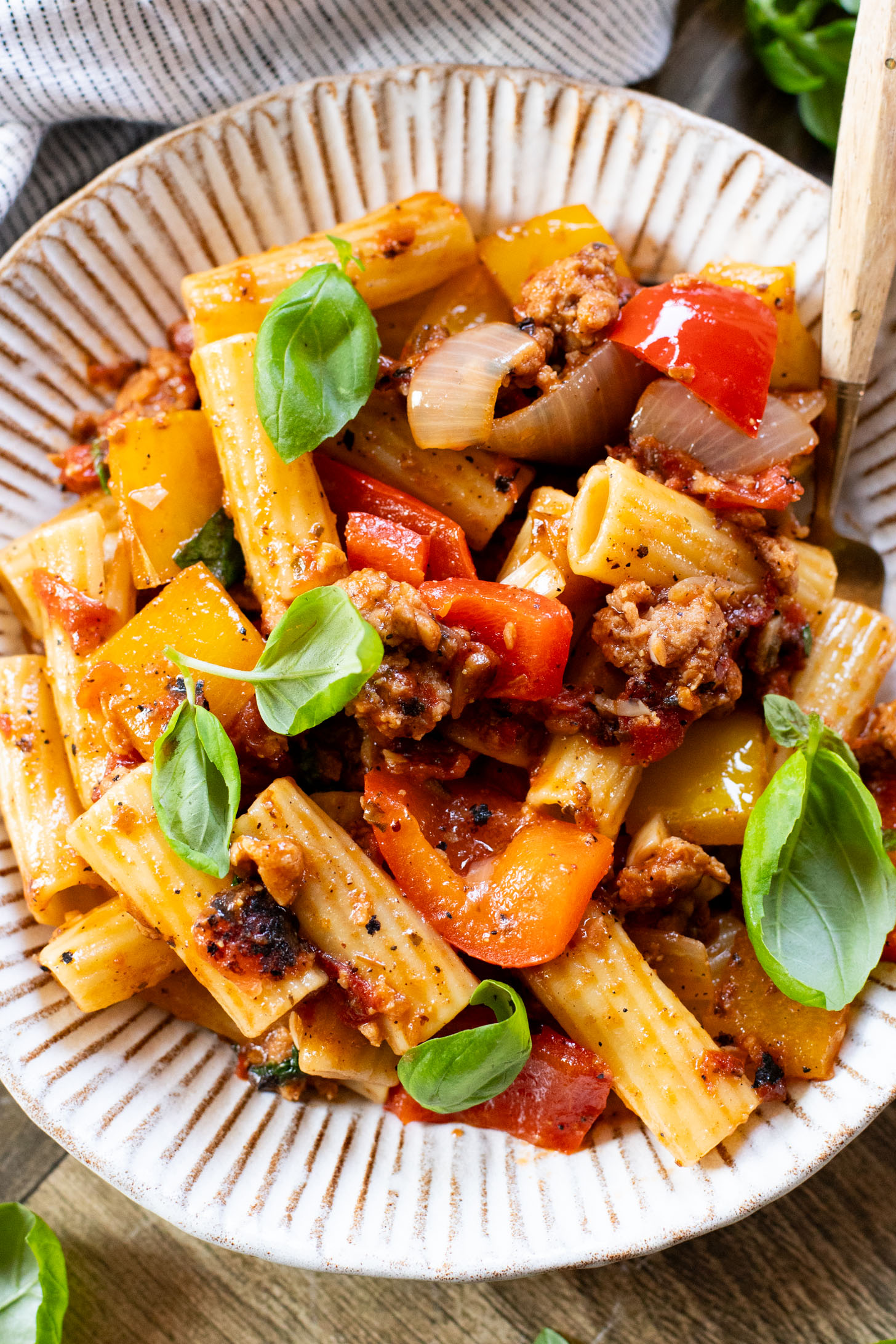 This Vegan Sausage & Peppers Rigatoni is the perfect comfort meal on a weeknight. Super easy to make and everyone will love it | ThisSavoryVegan.com