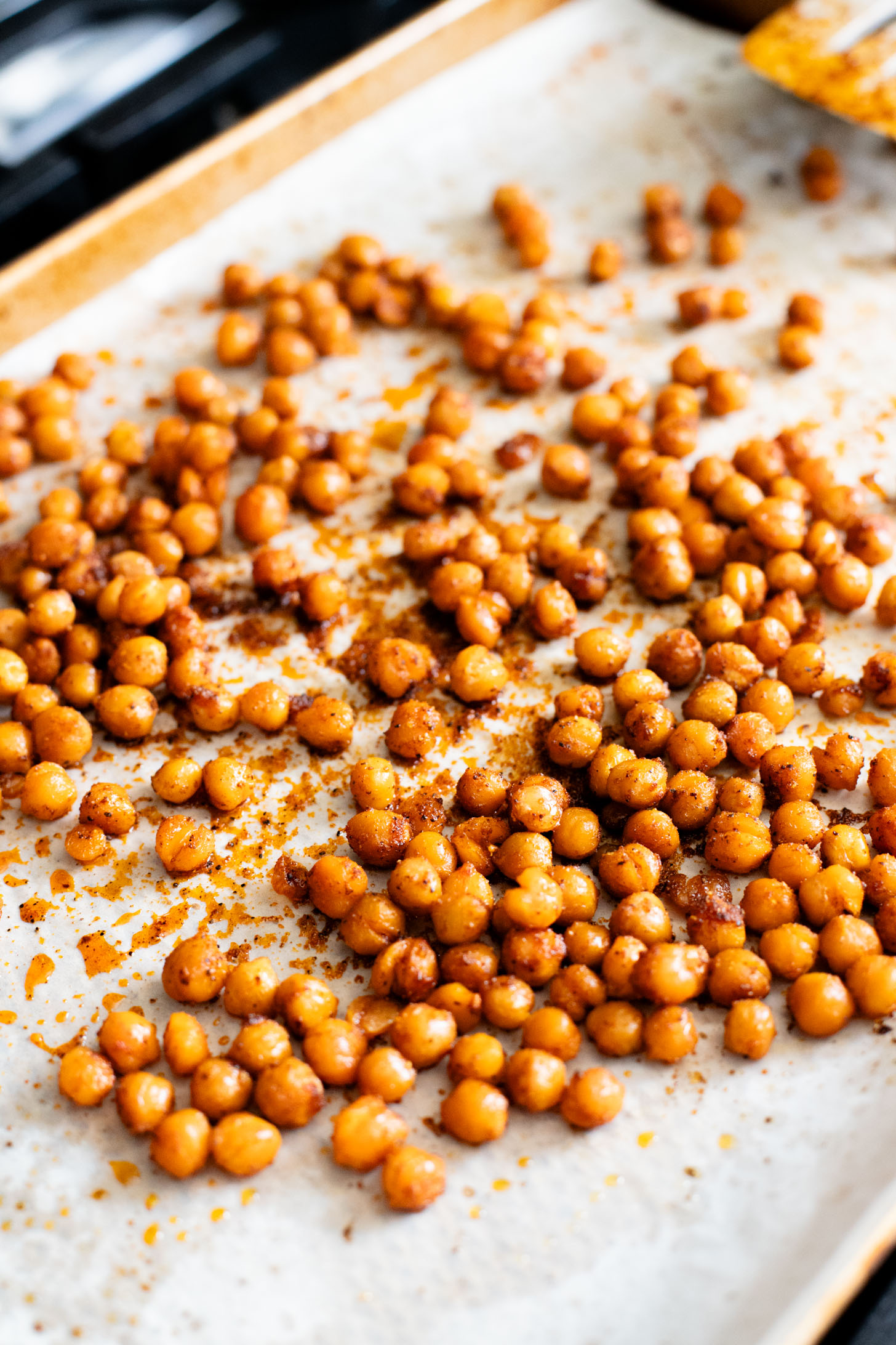 This Crispy Chickpea Arugula Salad is the perfect light, bright & delicious vegan salad. The vegan honey dijon dressing is delish | ThisSavoryVegan.com