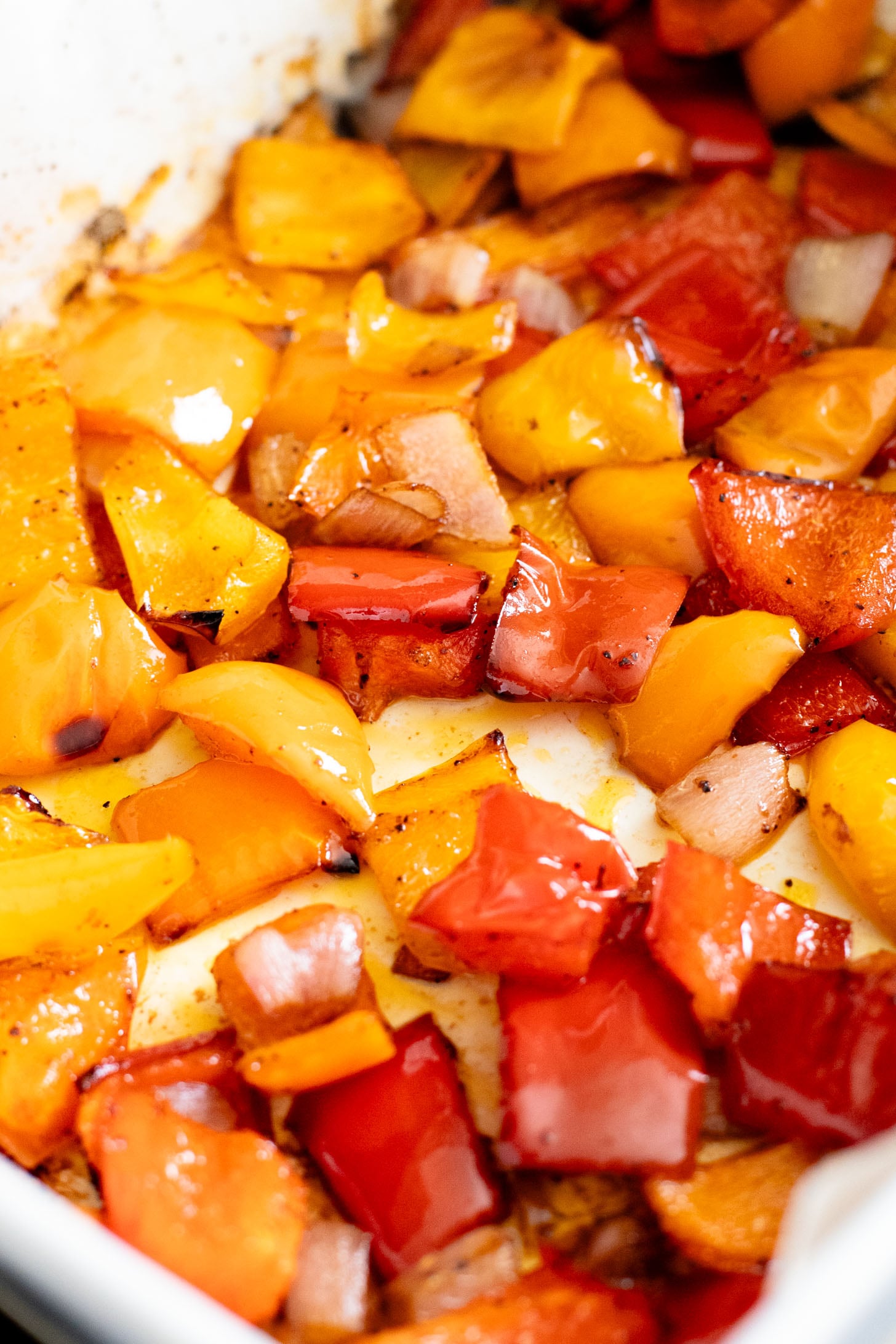 This Roasted Pepper Pasta Salad is simple but packed with flavor. Loaded with pasta, sun-dried tomatoes, roasted peppers and a light dressing | ThisSavoryVegan.com
