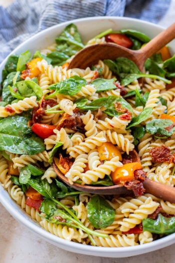 This Roasted Pepper Pasta Salad is simple but packed with flavor. Loaded with pasta, sun-dried tomatoes, roasted peppers and a light dressing | ThisSavoryVegan.com