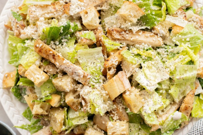 This is the BEST Vegan Chicken Caesar Salad! The dressing is creamy, the vegan chicken is crispy. The perfect lunch or dinner | ThisSavoryVegan.com