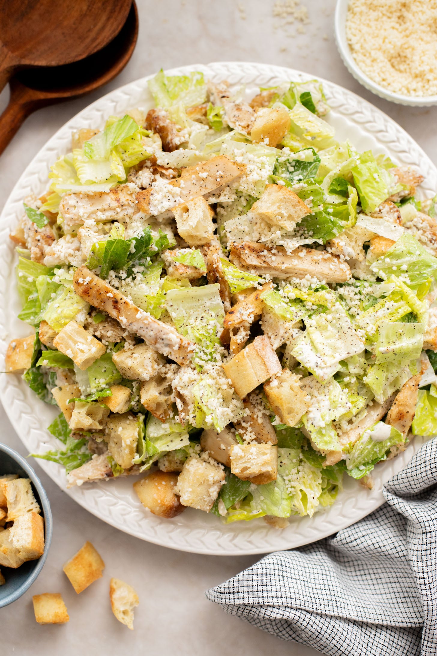 This is the BEST Vegan Chicken Caesar Salad! The dressing is creamy, the vegan chicken is crispy. The perfect lunch or dinner | ThisSavoryVegan.com
