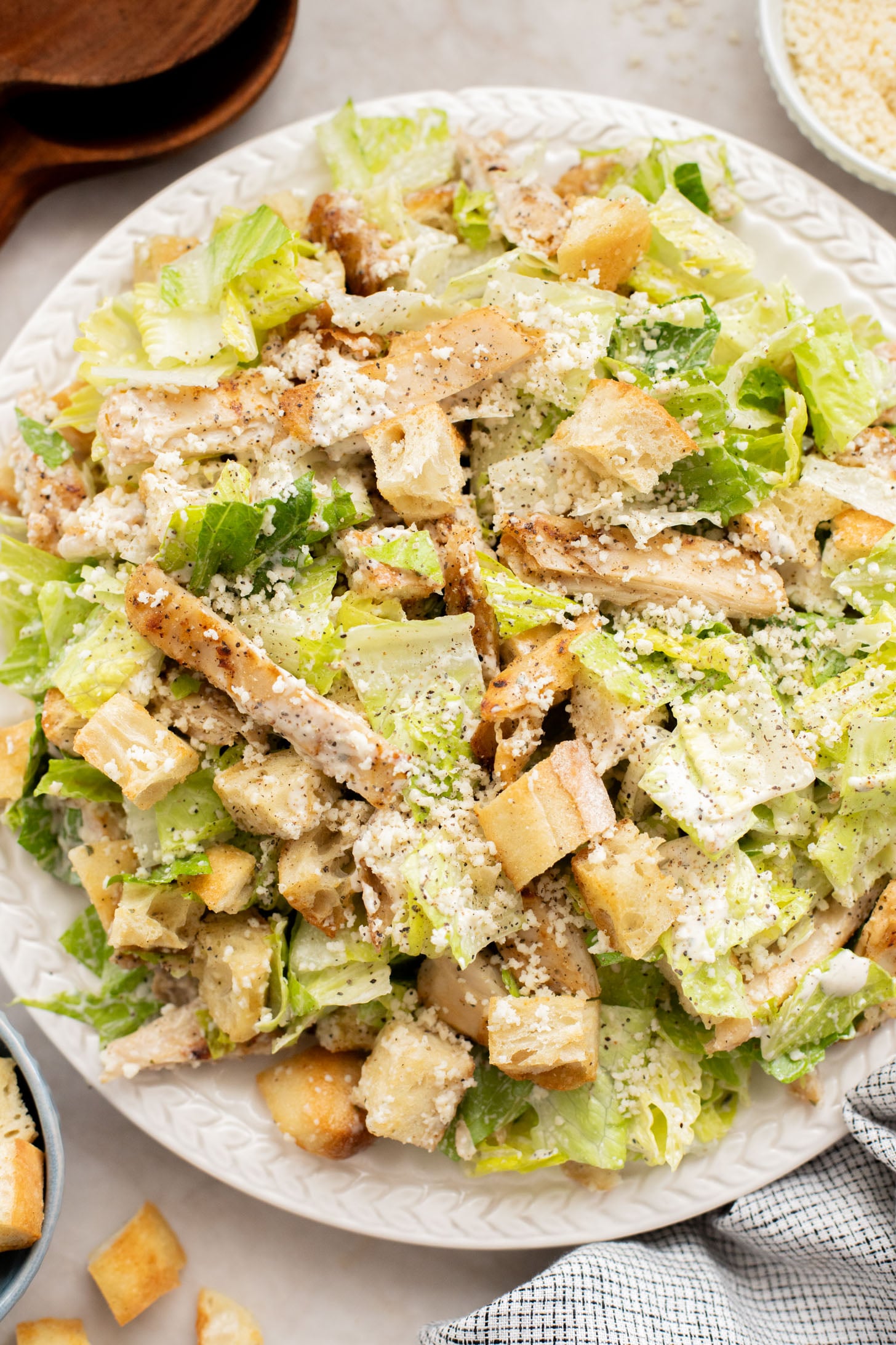 This is the BEST Vegan Chicken Caesar Salad! The dressing is creamy, the vegan chicken is crispy. The perfect lunch or dinner | ThisSavoryVegan.com