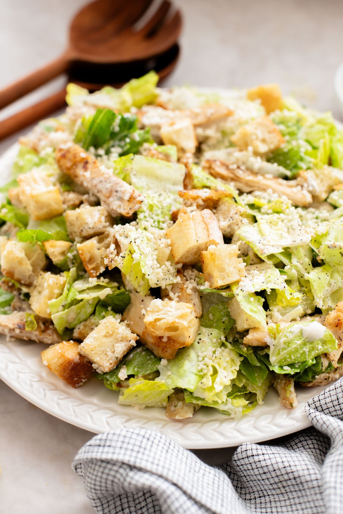 This is the BEST Vegan Chicken Caesar Salad! The dressing is creamy, the vegan chicken is crispy. The perfect lunch or dinner | ThisSavoryVegan.com