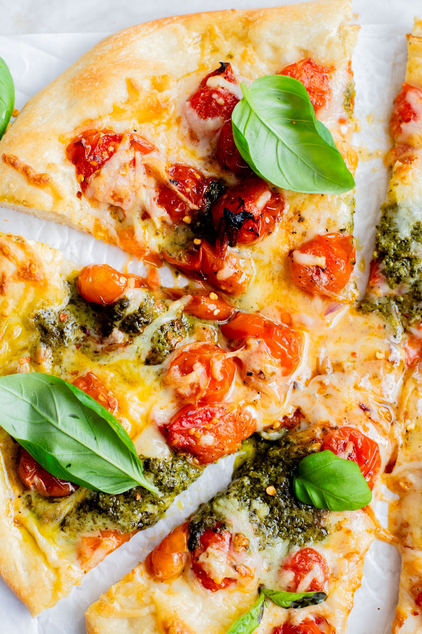 This Burst Tomato Pizza is 100% vegan and delicious! This pizza has simple ingredients but packs in TONS of flavor | ThisSavoryVegan.com