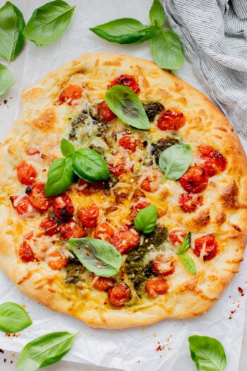 This Burst Tomato Pizza is 100% vegan and delicious! This pizza has simple ingredients but packs in TONS of flavor | ThisSavoryVegan.com