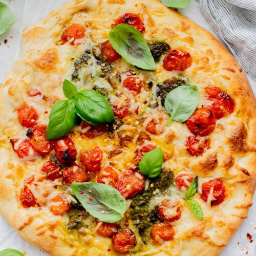 This Burst Tomato Pizza is 100% vegan and delicious! This pizza has simple ingredients but packs in TONS of flavor | ThisSavoryVegan.com