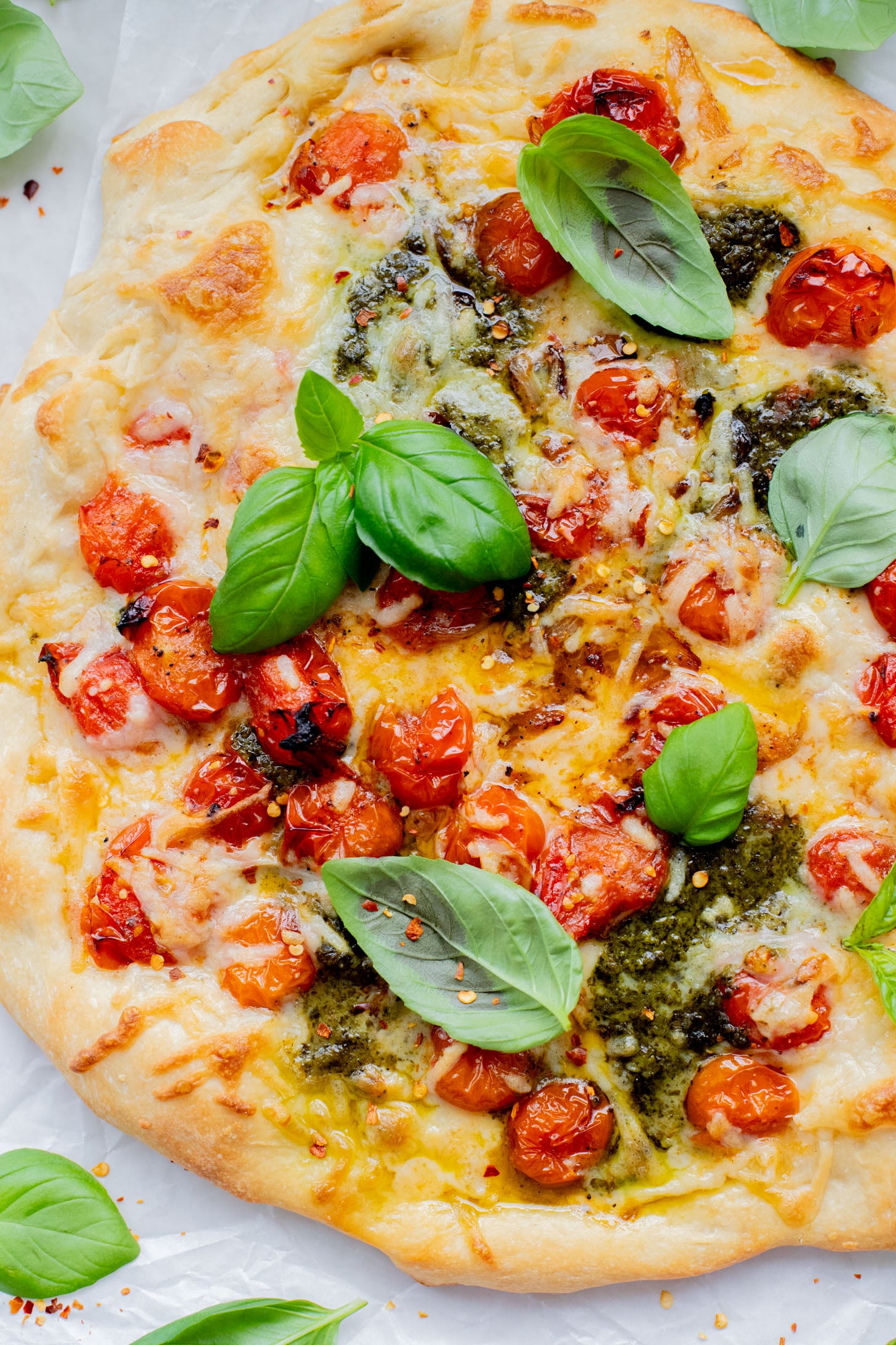 This Burst Tomato Pizza is 100% vegan and delicious! This pizza has simple ingredients but packs in TONS of flavor | ThisSavoryVegan.com