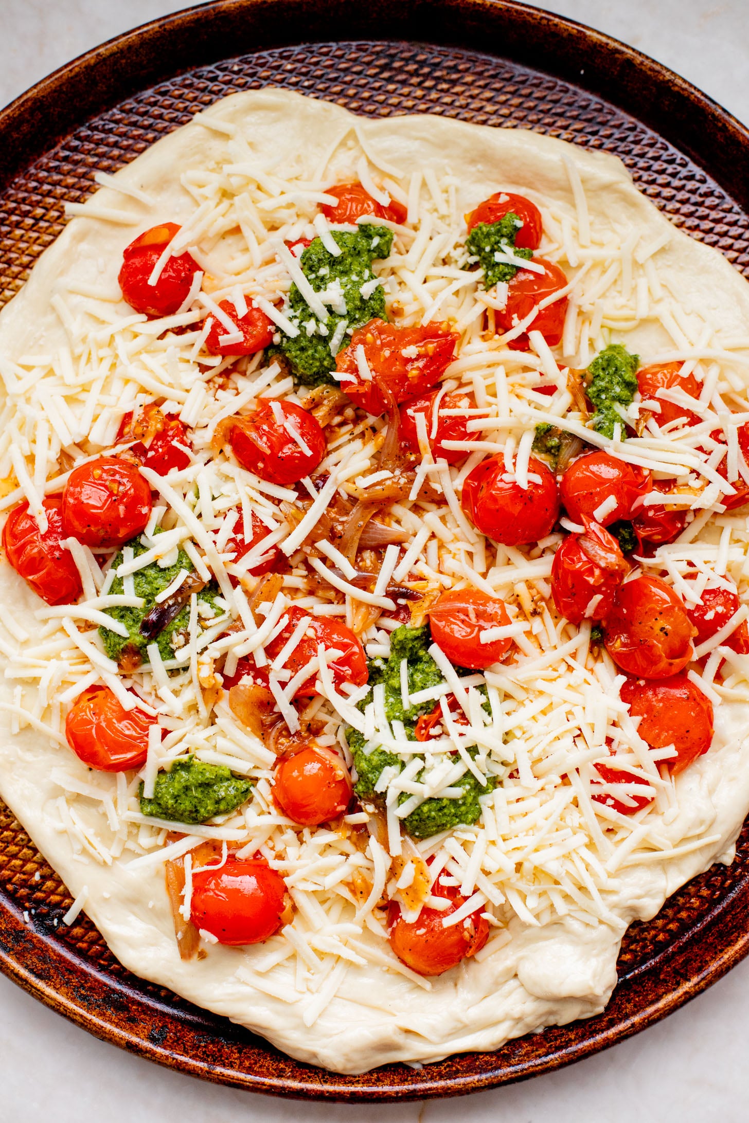 This Burst Tomato Pizza is 100% vegan and delicious! This pizza has simple ingredients but packs in TONS of flavor | ThisSavoryVegan.com