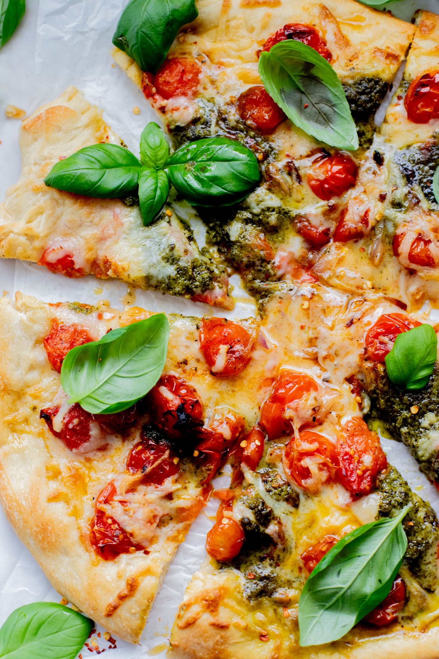 This Burst Tomato Pizza is 100% vegan and delicious! This pizza has simple ingredients but packs in TONS of flavor | ThisSavoryVegan.com