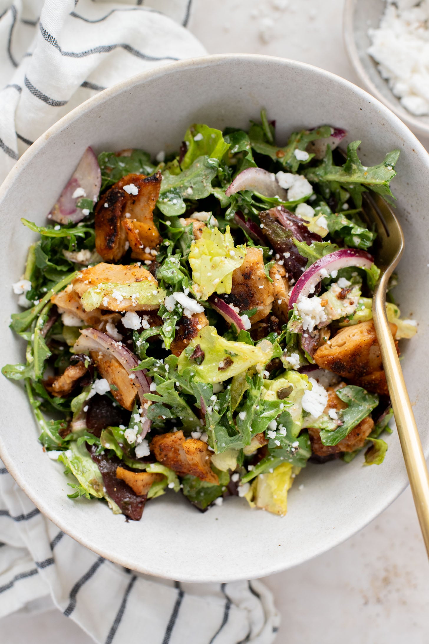 Busy moms unite! Rene's 8-Minute Salad is the vegan salad that all moms need for a quick lunch during nap time. Protein-packed and ready in 8 minutes | ThisSavoryVegan.com
