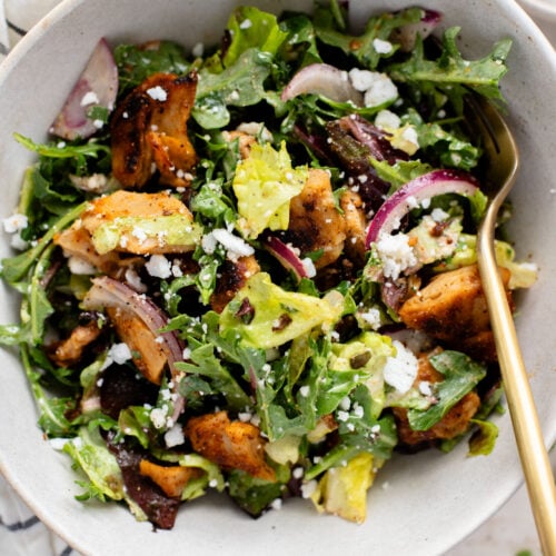 Busy moms unite! Rene's 8-Minute Salad is the vegan salad that all moms need for a quick lunch during nap time. Protein-packed and ready in 8 minutes | ThisSavoryVegan.com