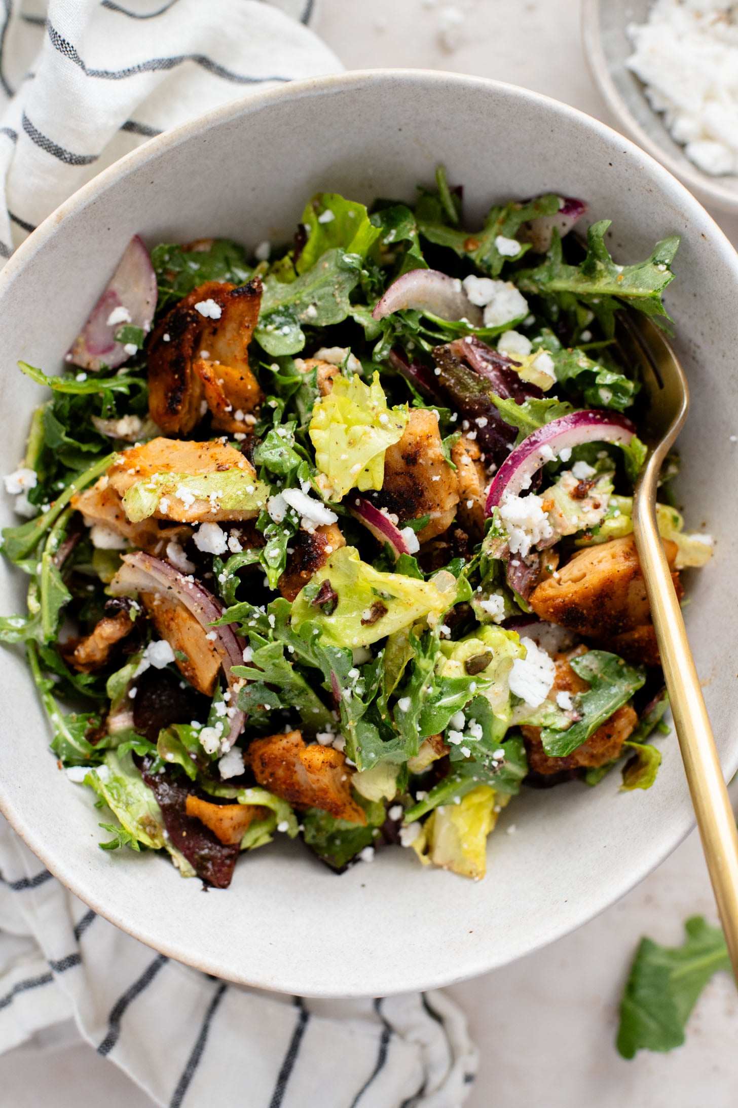 Busy moms unite! Rene's 8-Minute Salad is the vegan salad that all moms need for a quick lunch during nap time. Protein-packed and ready in 8 minutes | ThisSavoryVegan.com