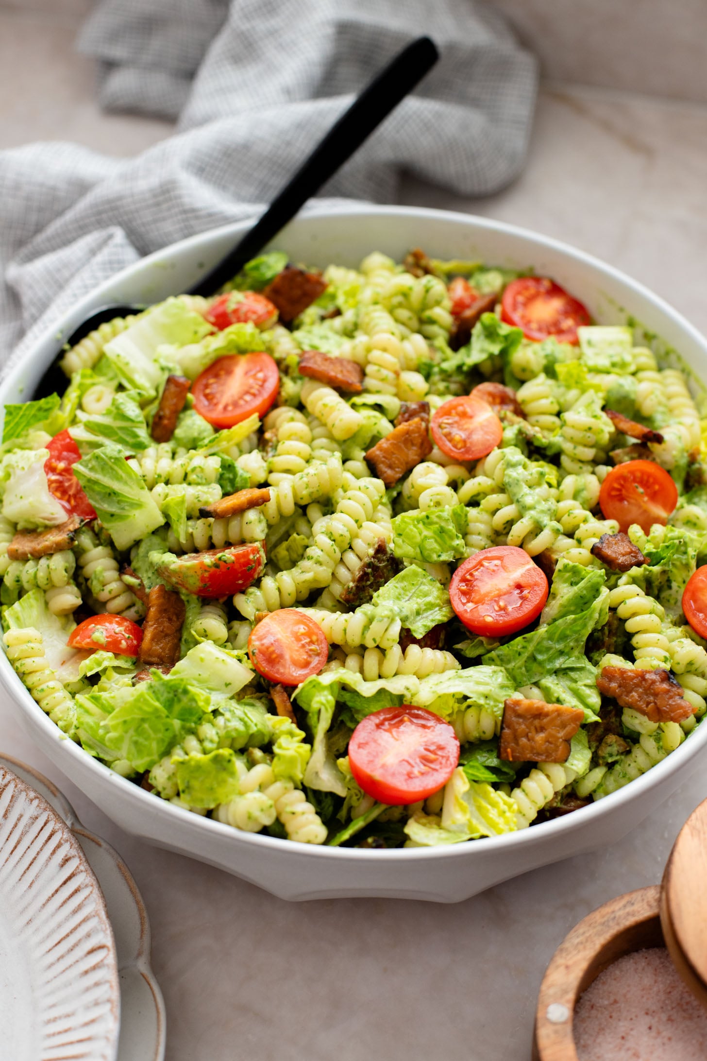 This TTLA Pasta Salad is the ultimate vegan take on a BLT pasta salad. It has a creamy avocado dressing, crispy tempeh and fresh veggies | ThisSavoryVegan.com