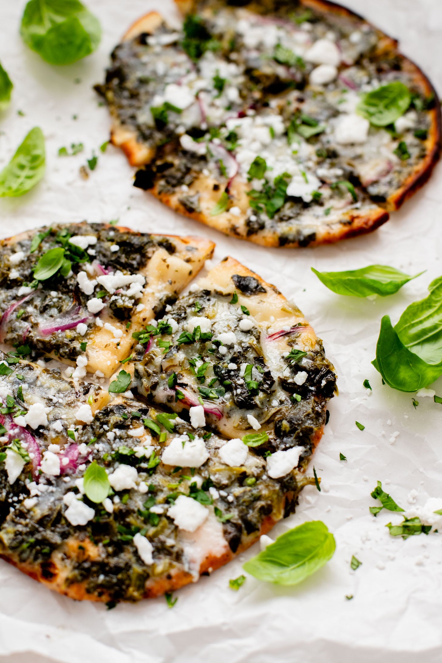 These Spinach & Feta Pita Pizzas are the perfect quick vegan dinner. Made with just a few ingredients and ready in less than 30 minutes. Kid-friendly too | ThisSavoryVegan.com
