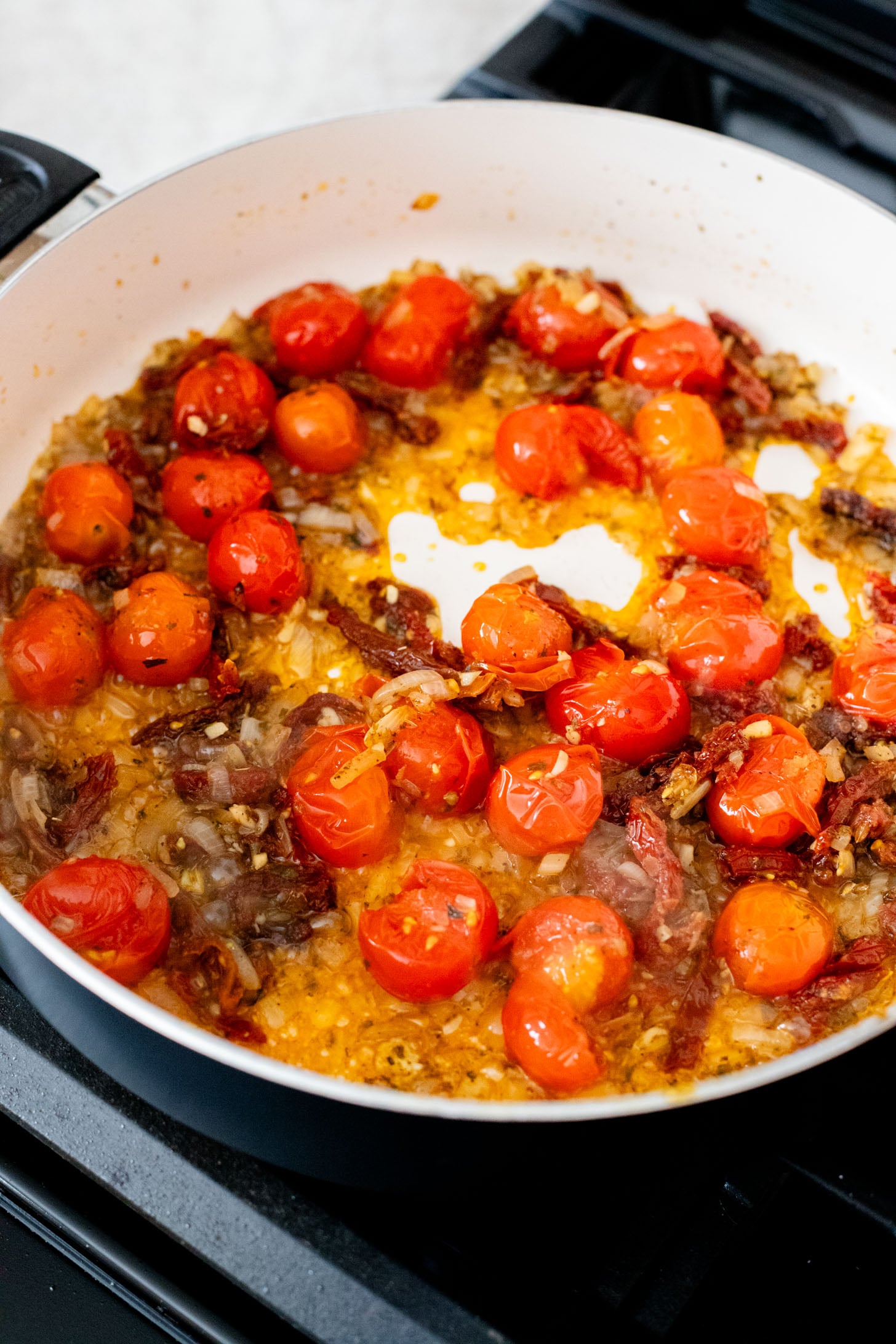 This Tuscan White Bean Skillet is an easy weeknight dinner that is dairy-free and super comforting - the whole family will love it | ThisSavoryVegan.com