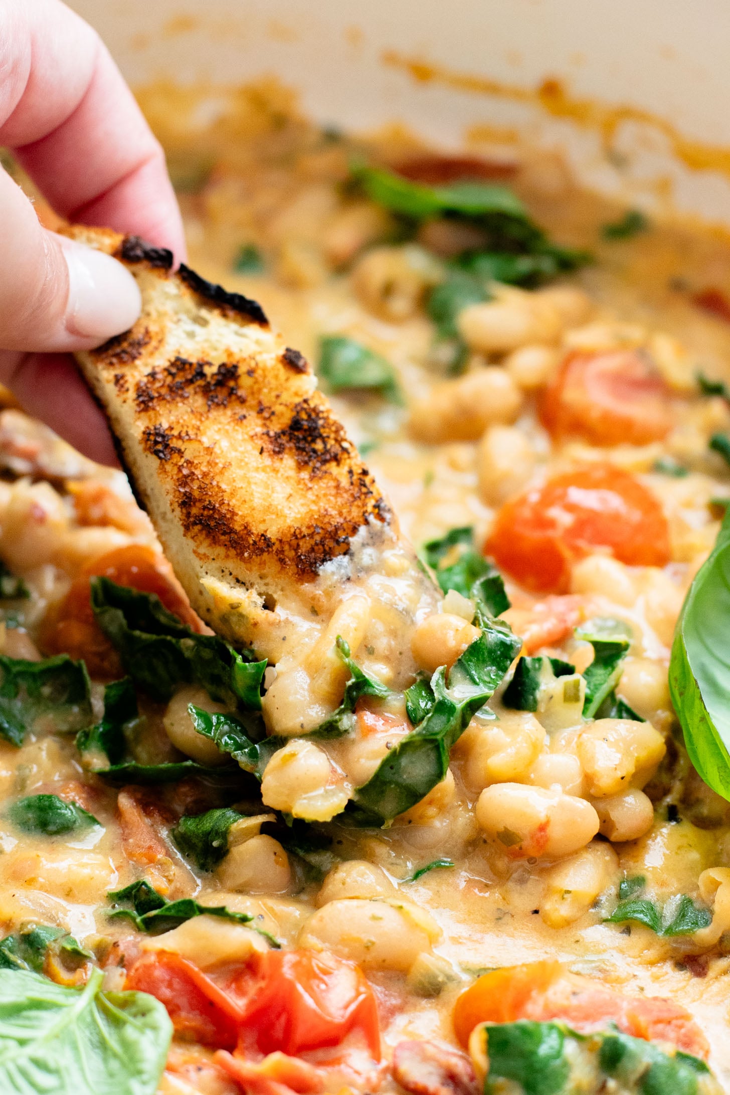 This Tuscan White Bean Skillet is an easy weeknight dinner that is dairy-free and super comforting - the whole family will love it | ThisSavoryVegan.com