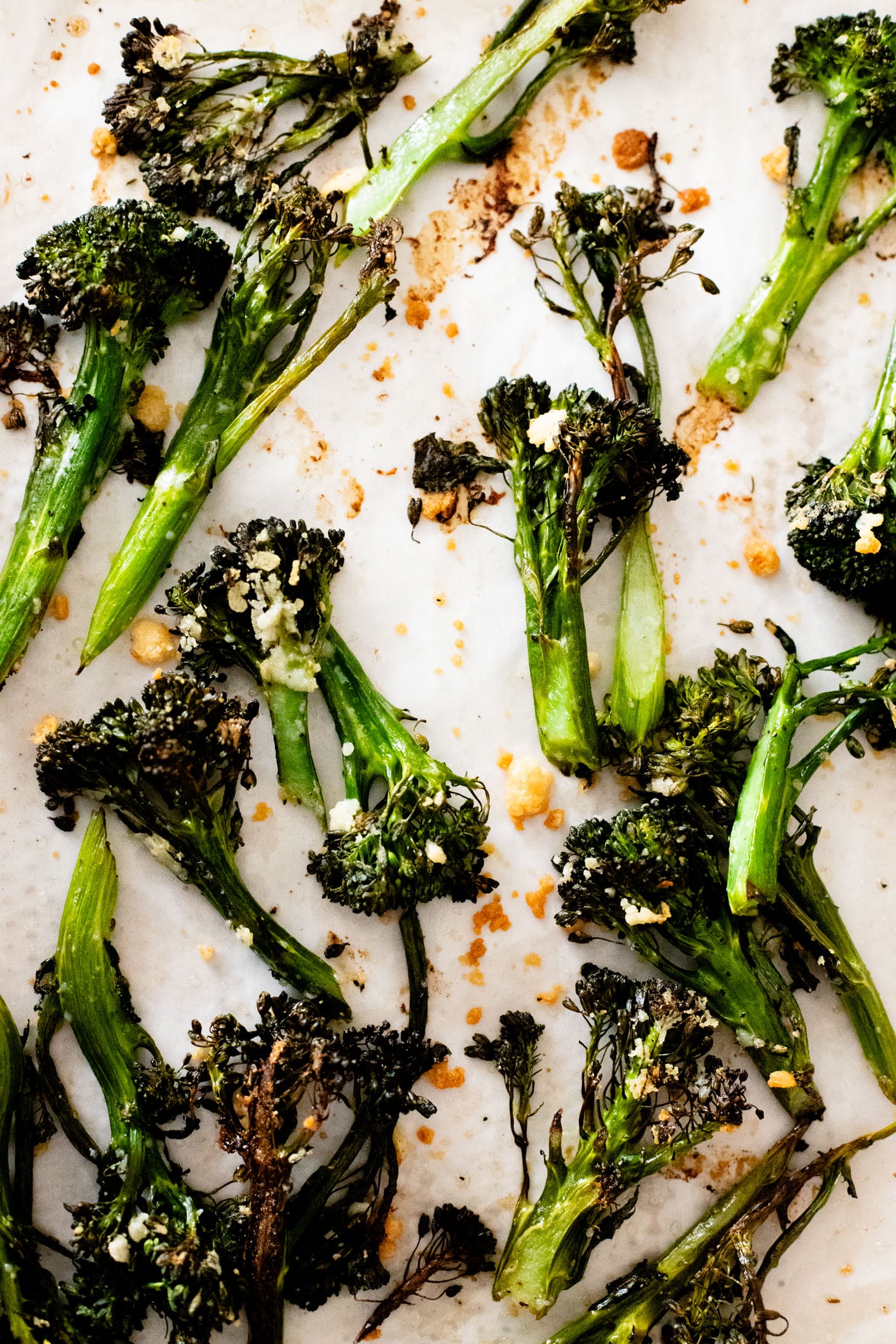 This Charred Broccolini Caesar Salad is a vegan dream - a creamy, dairy-free Caesar dressing, oven-roasted broccolini & garlic croutons | ThisSavoryVegan.com