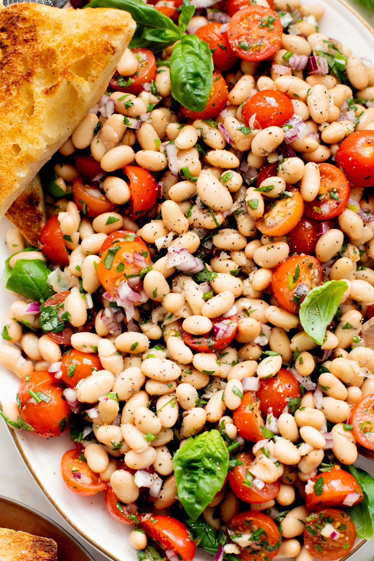 This Herby White Bean Salad is a simple, protein-packed dense bean salad that doesn't skimp on flavor. Perfect for meal prep | ThisSavoryVegan.com