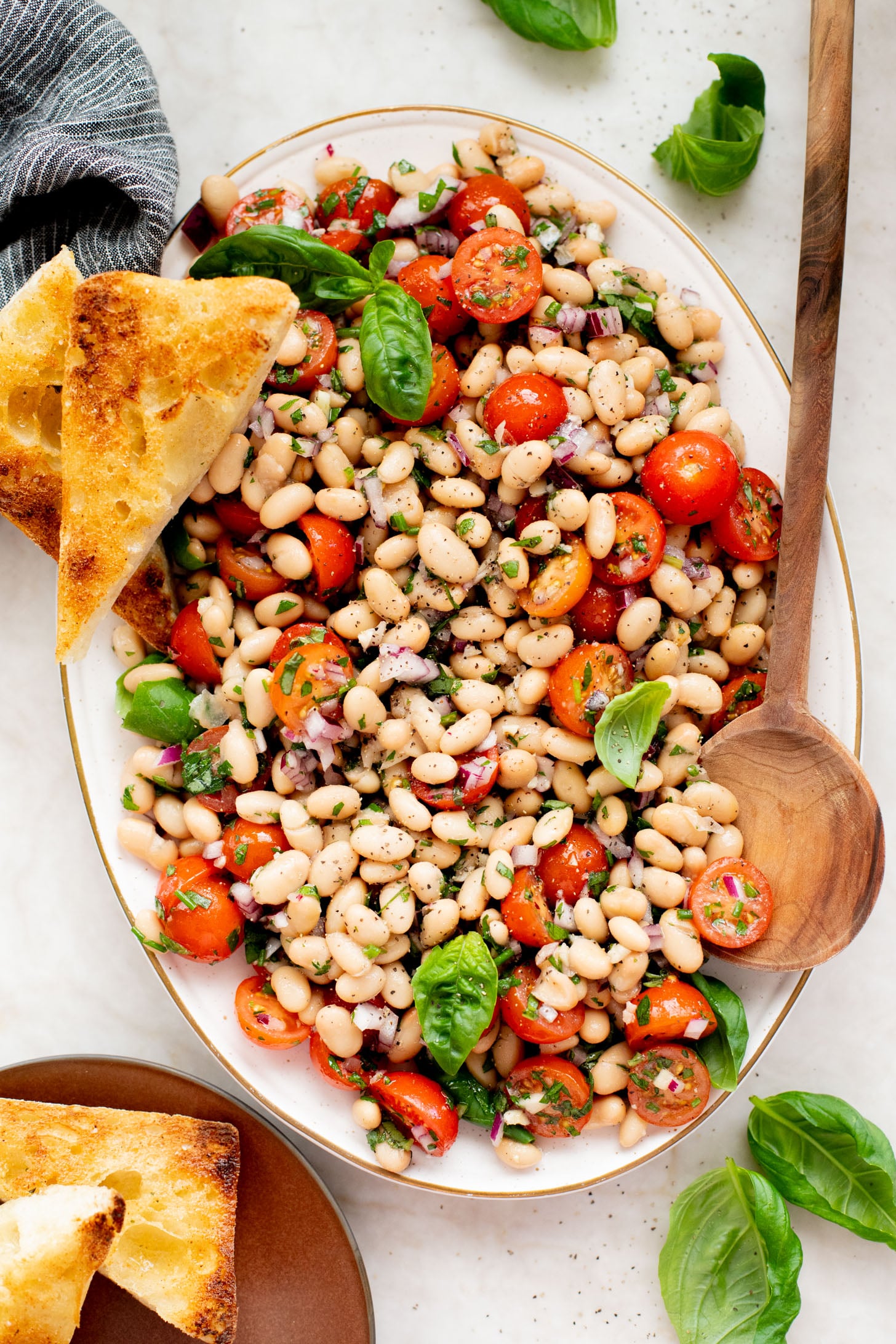 This Herby White Bean Salad is a simple, protein-packed dense bean salad that doesn't skimp on flavor. Perfect for meal prep | ThisSavoryVegan.com