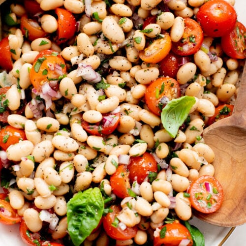 This Herby White Bean Salad is a simple, protein-packed dense bean salad that doesn't skimp on flavor. Perfect for meal prep | ThisSavoryVegan.com