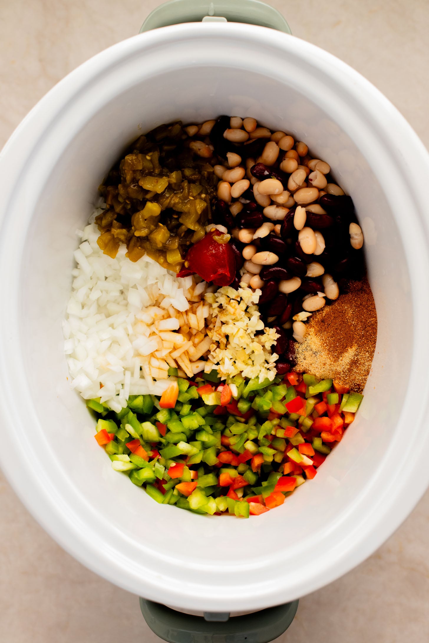 This Slow Cooker Vegan Chili Mac is the perfect weeknight dinner. Veggies, beans, pasta and a dairy-free cheesy sauce. Simply delicious | ThisSavoryVegan.com
