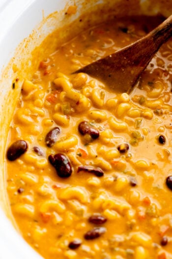 This Slow Cooker Vegan Chili Mac is the perfect weeknight dinner. Veggies, beans, pasta and a dairy-free cheesy sauce. Simply delicious | ThisSavoryVegan.com