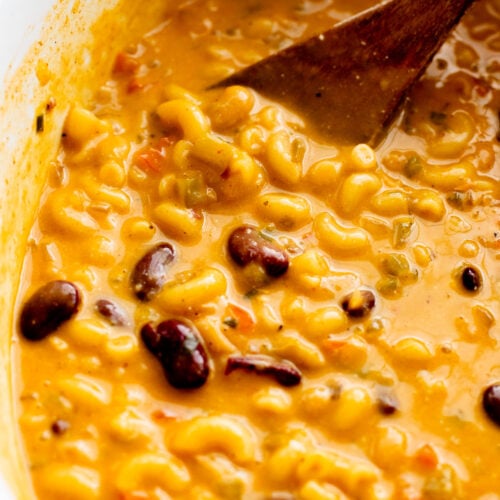 This Slow Cooker Vegan Chili Mac is the perfect weeknight dinner. Veggies, beans, pasta and a dairy-free cheesy sauce. Simply delicious | ThisSavoryVegan.com