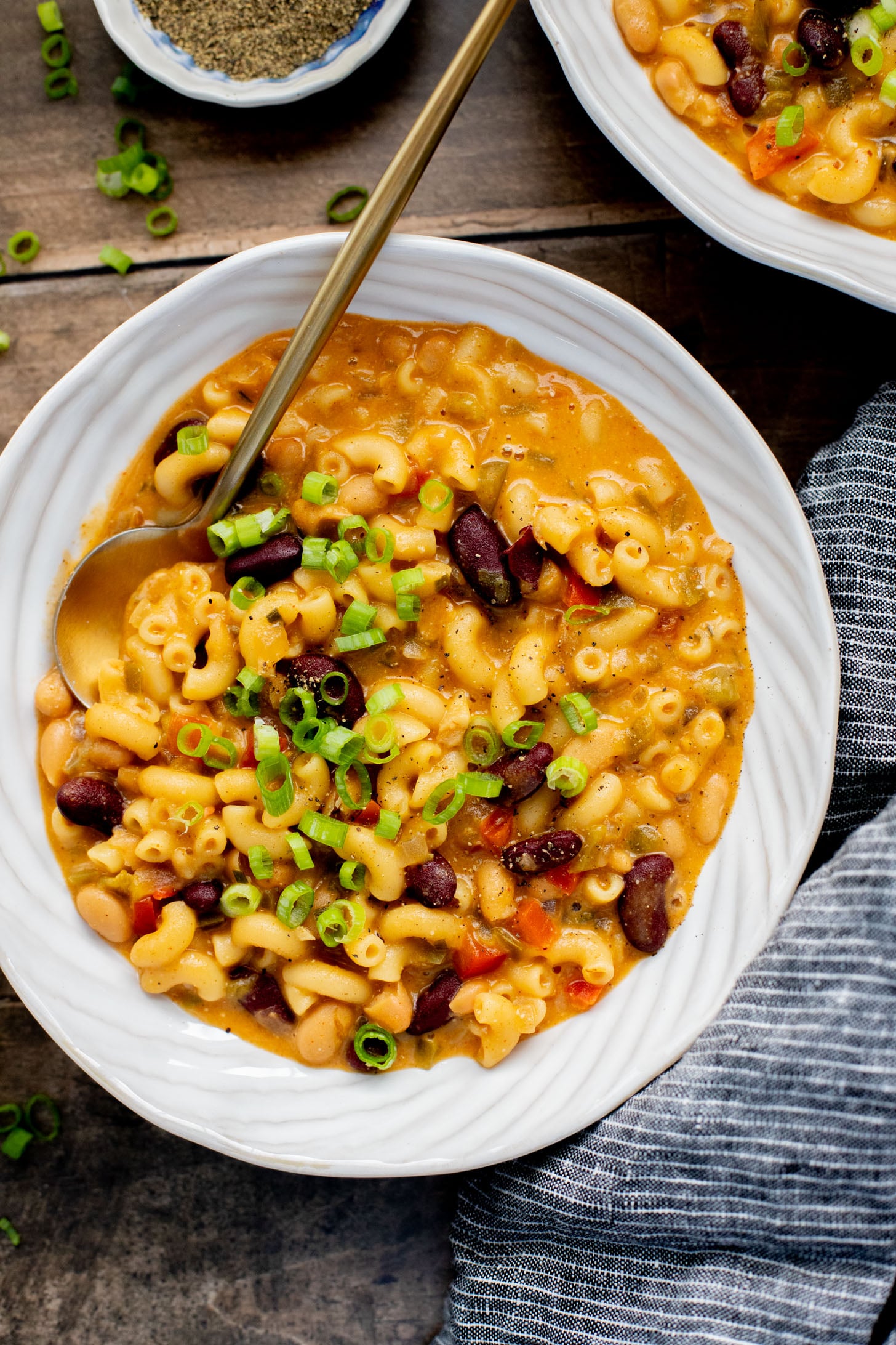 This Slow Cooker Vegan Chili Mac is the perfect weeknight dinner. Veggies, beans, pasta and a dairy-free cheesy sauce. Simply delicious | ThisSavoryVegan.com