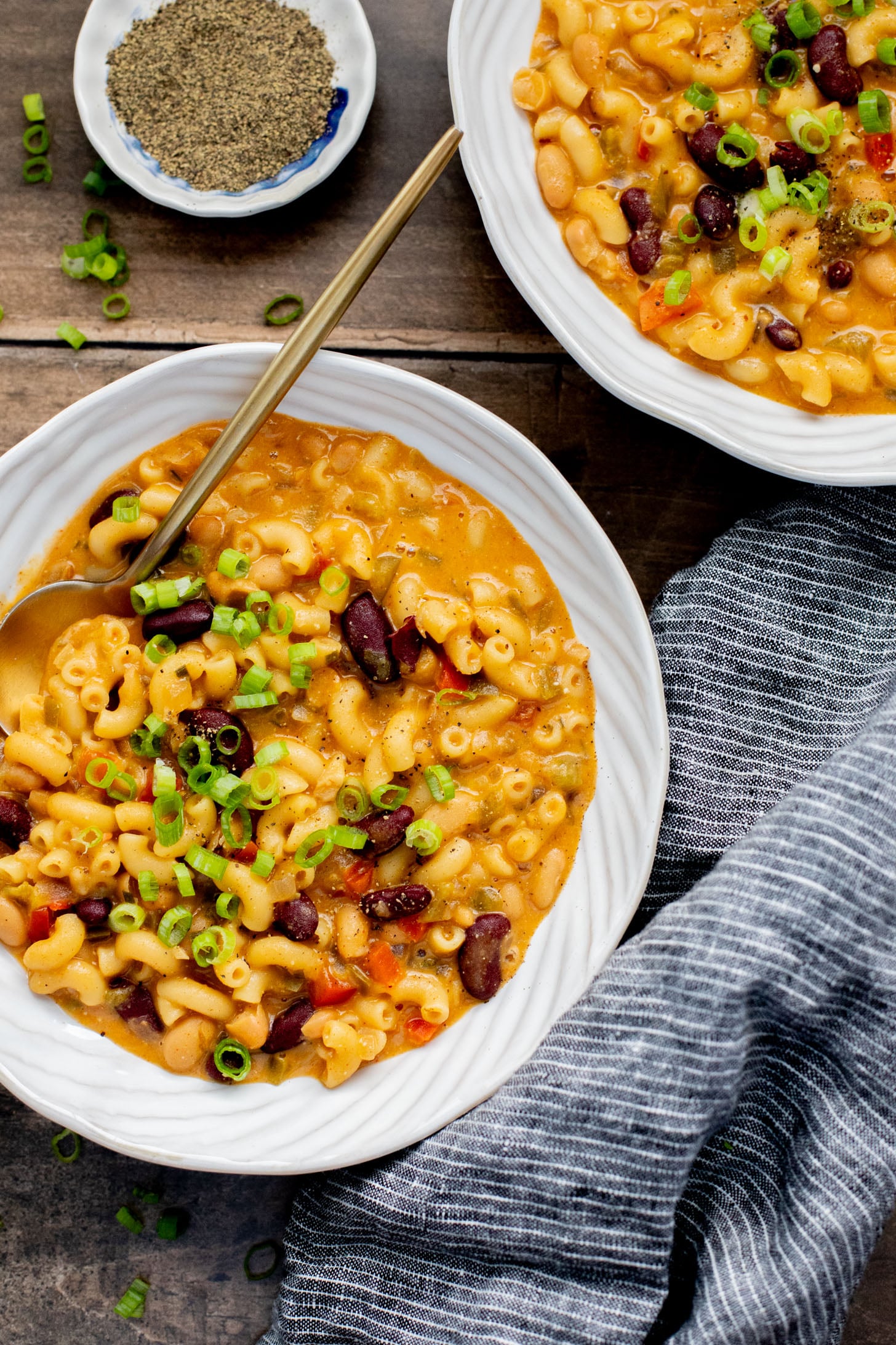 This Slow Cooker Vegan Chili Mac is the perfect weeknight dinner. Veggies, beans, pasta and a dairy-free cheesy sauce. Simply delicious | ThisSavoryVegan.com