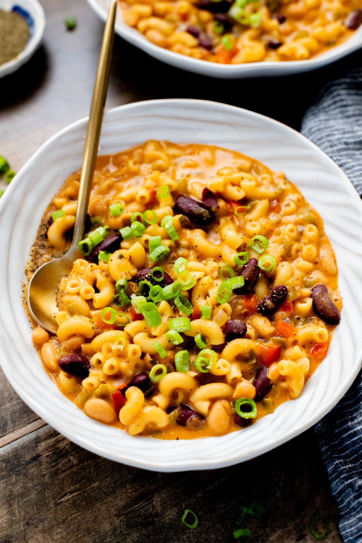 This Slow Cooker Vegan Chili Mac is the perfect weeknight dinner. Veggies, beans, pasta and a dairy-free cheesy sauce. Simply delicious | ThisSavoryVegan.com
