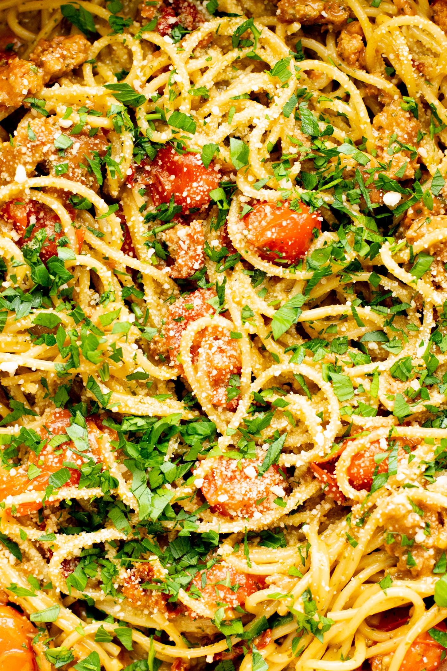 This One-Pot Vegan Sausage & Pesto Spaghetti is the perfect family dinner! Quick, easy and you only have one pan to wash | ThisSavoryVegan.com