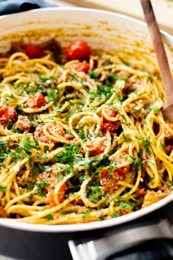 This One-Pot Vegan Sausage & Pesto Spaghetti is the perfect family dinner! Quick, easy and you only have one pan to wash | ThisSavoryVegan.com
